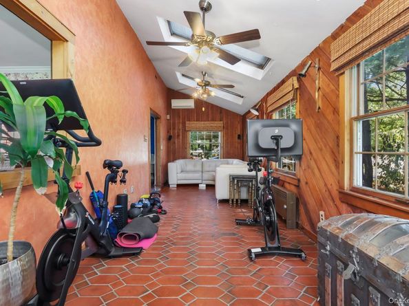 889 James Street, Pelham NY 10803