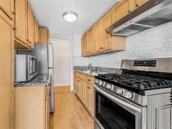 900 W 190 Street 14A, New York (Manhattan) NY 10040