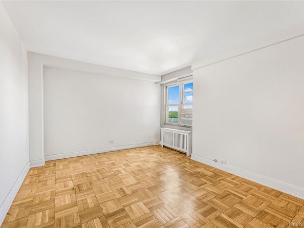 900 W 190 Street 14A, New York (Manhattan) NY 10040