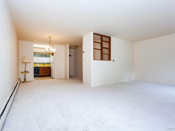 90 Coachlight Square, Montrose NY 10548