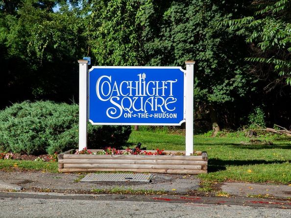 90 Coachlight Square, Montrose NY 10548