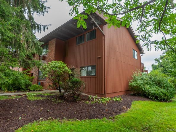90 Coachlight Square, Montrose NY 10548