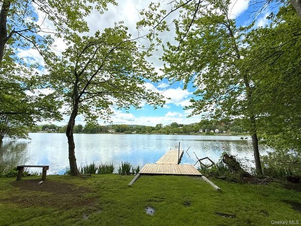 90 Coachlight Square, Montrose NY 10548