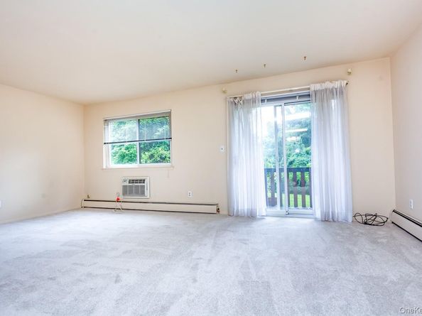 90 Coachlight Square, Montrose NY 10548