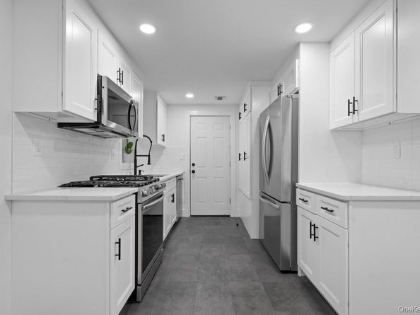 72 Oak Avenue, Riverhead NY 11901