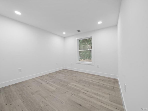 72 Oak Avenue, Riverhead NY 11901