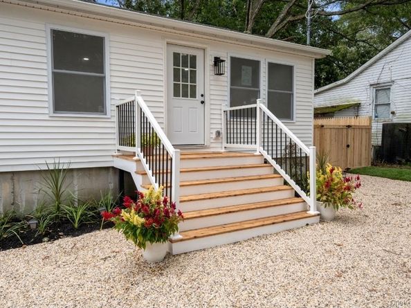 72 Oak Avenue, Riverhead NY 11901