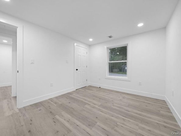 72 Oak Avenue, Riverhead NY 11901