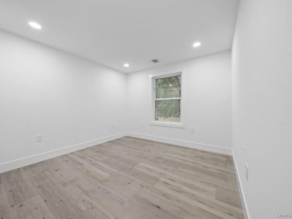 72 Oak Avenue, Riverhead NY 11901