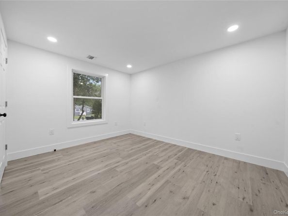 72 Oak Avenue, Riverhead NY 11901