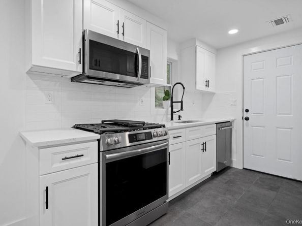 72 Oak Avenue, Riverhead NY 11901