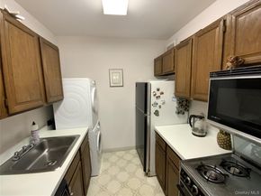27110 Grand Central Parkway 7Y, Floral Park NY 11005