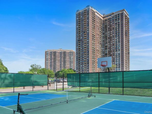 27110 Grand Central Parkway 7Y, Floral Park NY 11005