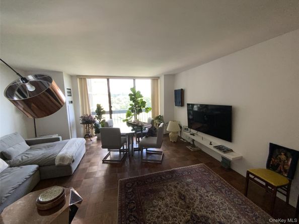 27110 Grand Central Parkway 7Y, Floral Park NY 11005