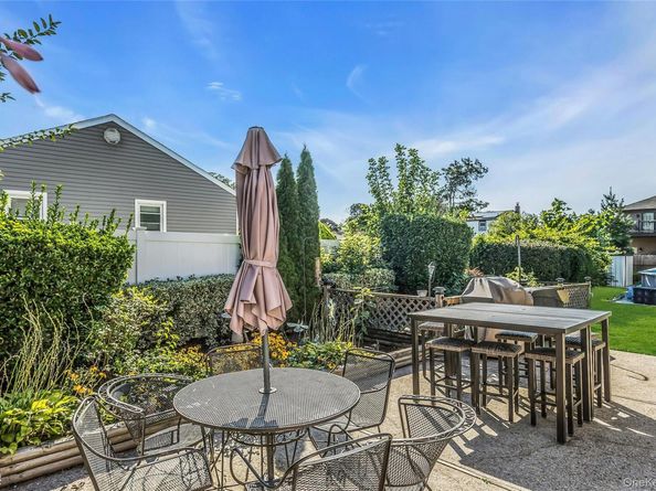 425 14th Street, West Babylon NY 11704