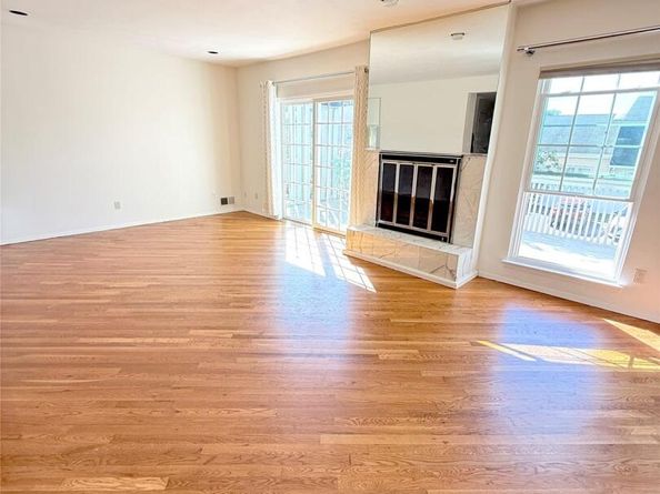 93 Summit Way 93, Syosset NY 11791