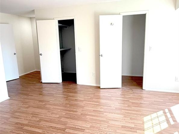 93 Summit Way 93, Syosset NY 11791