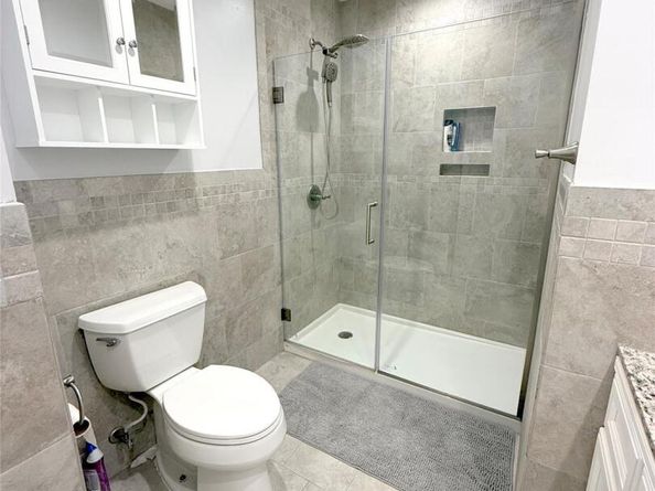 93 Summit Way 93, Syosset NY 11791