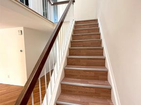 93 Summit Way 93, Syosset NY 11791
