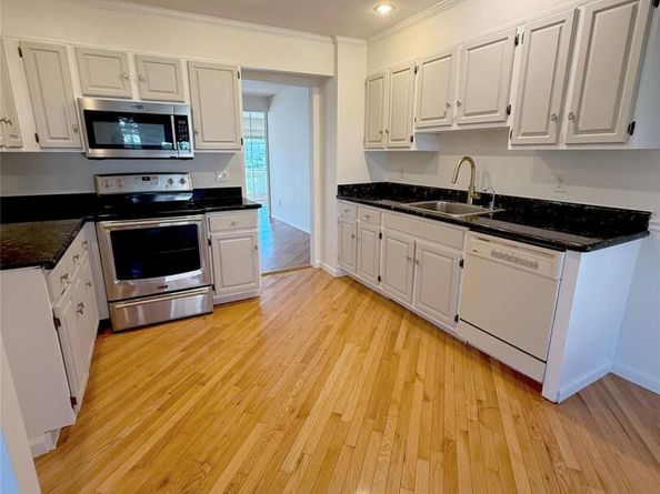 93 Summit Way 93, Syosset NY 11791