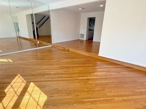 93 Summit Way 93, Syosset NY 11791