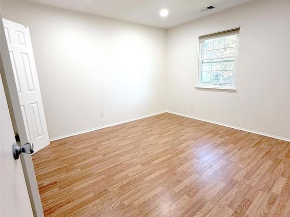 93 Summit Way 93, Syosset NY 11791