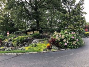 93 Summit Way 93, Syosset NY 11791