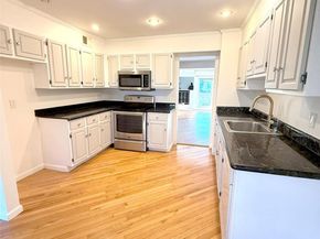 93 Summit Way 93, Syosset NY 11791