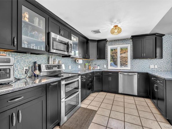 23 Allegheny Drive W, Farmingville NY 11738
