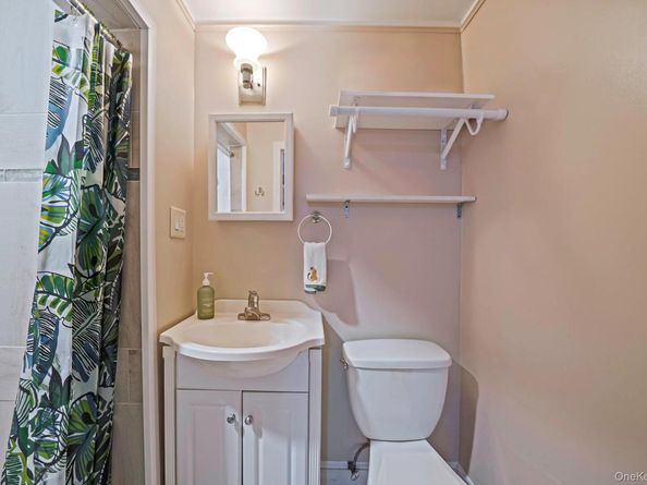 10 Roy Avenue, West Islip NY 11795
