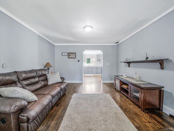 10 Roy Avenue, West Islip NY 11795