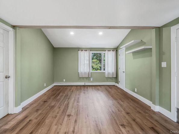 10 Roy Avenue, West Islip NY 11795