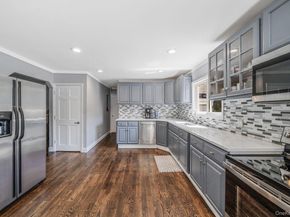 10 Roy Avenue, West Islip NY 11795