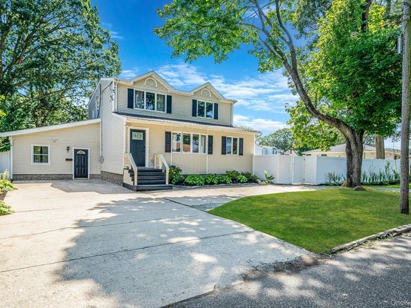 10 Roy Avenue, West Islip NY 11795