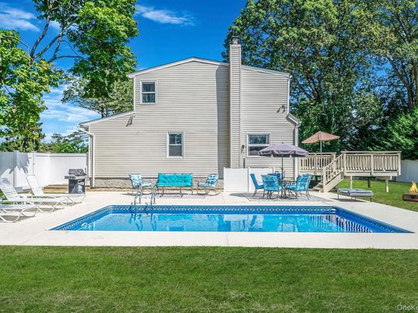 10 Roy Avenue, West Islip NY 11795