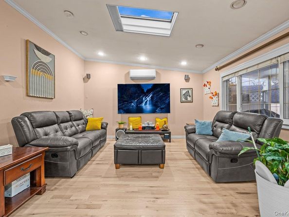 26 W 11th Street, Huntington Station NY 11746