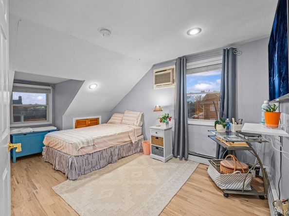 26 W 11th Street, Huntington Station NY 11746