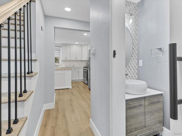 16 Piermont Court, Melville NY 11747