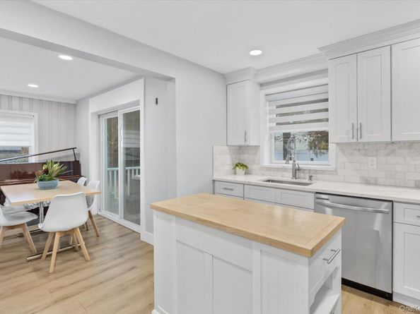 16 Piermont Court, Melville NY 11747