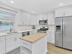 16 Piermont Court, Melville NY 11747