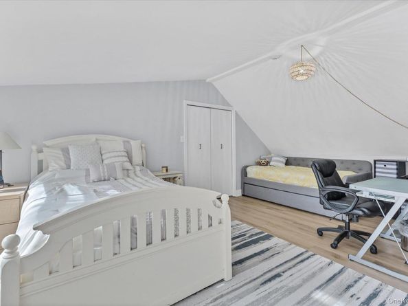 16 Piermont Court, Melville NY 11747