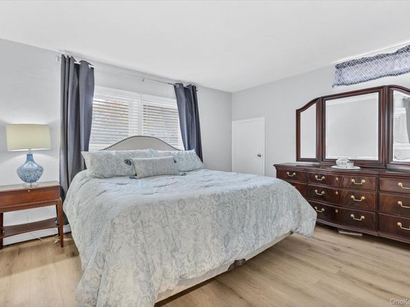 16 Piermont Court, Melville NY 11747