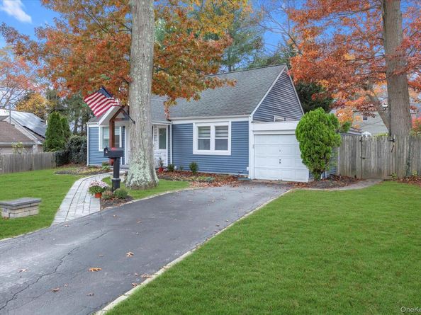 16 Piermont Court, Melville NY 11747