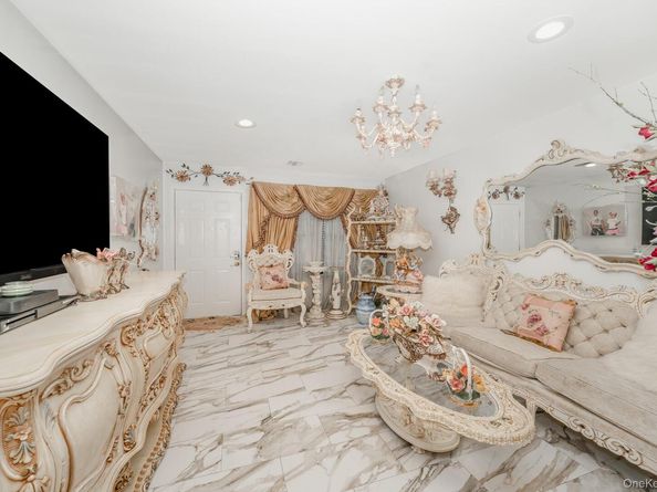 5 Northwood Boulevard, Central Islip NY 11722