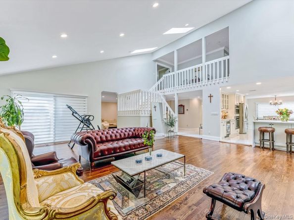 54 Harvard Road 54, Manhasset NY 11030