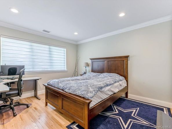 54 Harvard Road 54, Manhasset NY 11030