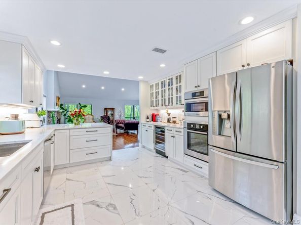 54 Harvard Road 54, Manhasset NY 11030