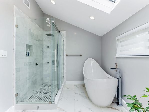 54 Harvard Road 54, Manhasset NY 11030