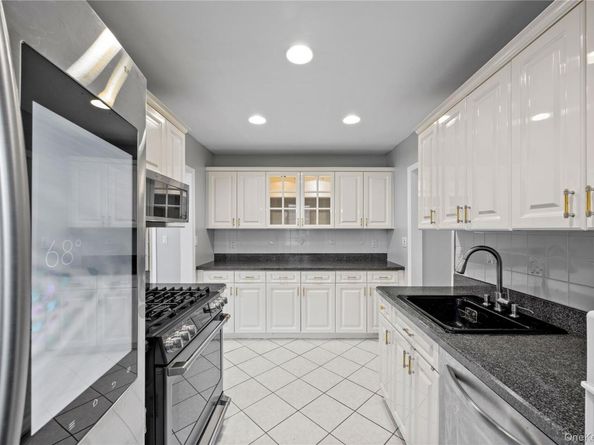 48 Lawrence Park Crescent 48, Bronxville NY 10708