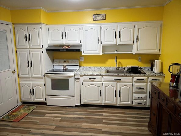 323 Grand Avenue, Lindenhurst NY 11757